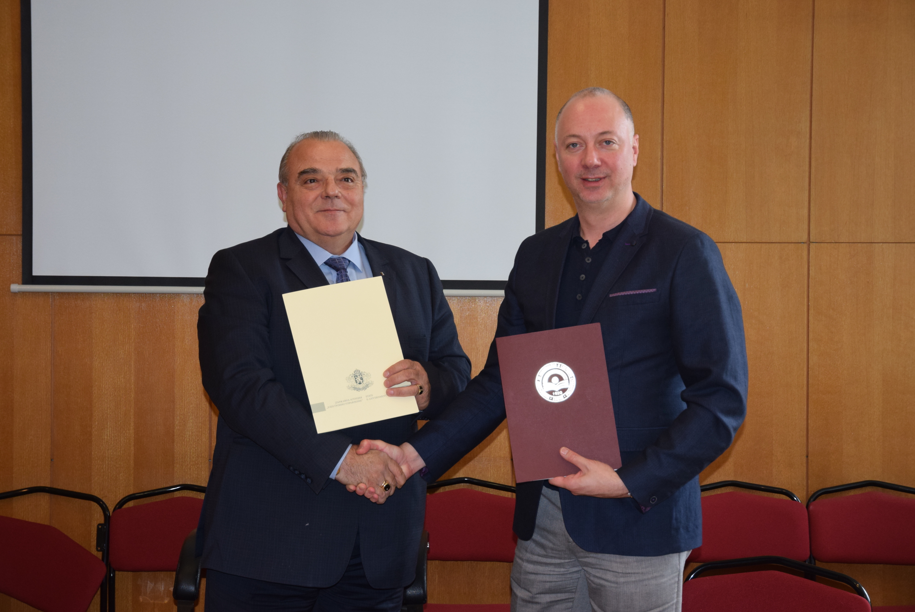 Държавната агенция „Електронно управление“ и УНСС ще си партнират за обучение в областта на електронното управление